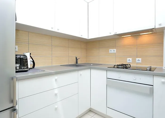 M Апартаменты *