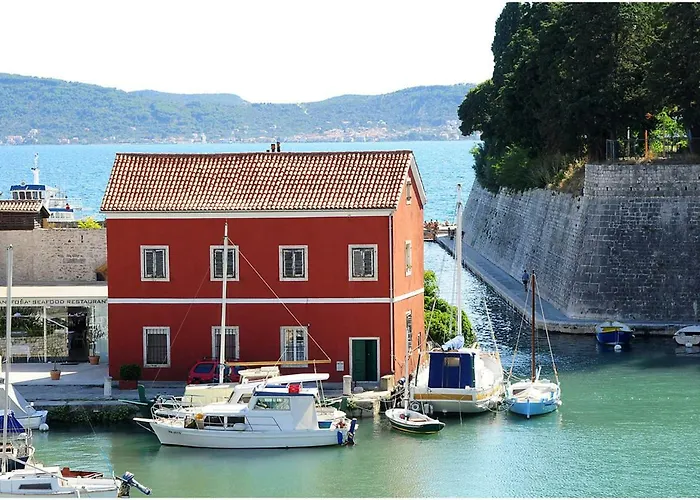 Апартаменты M *